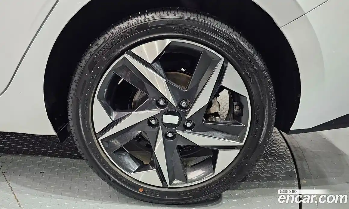 Hyundai Avante 2022 1.6 автомат (гидро), фото 7