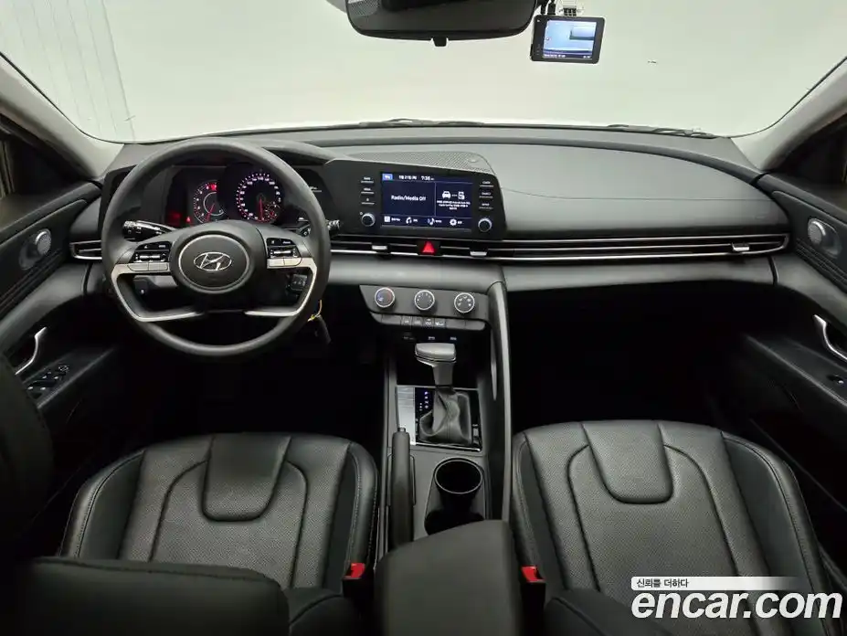 Hyundai Avante 2022 1.6 автомат (гидро), фото 15