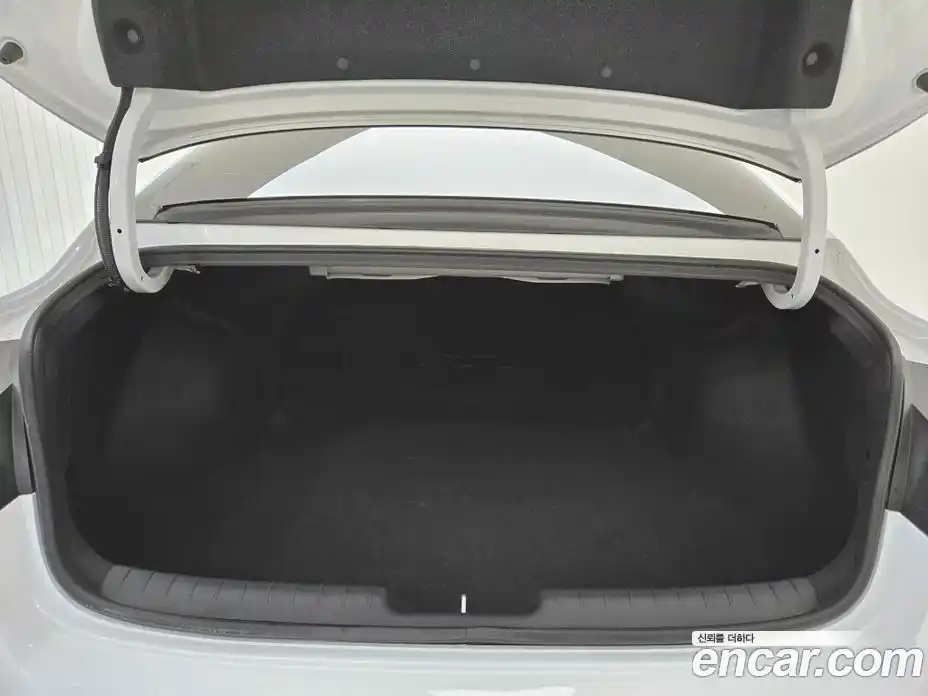 Hyundai Avante 2022 1.6 автомат (гидро), фото 18