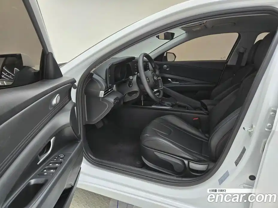 Hyundai Avante 2022 1.6 автомат (гидро), фото 9