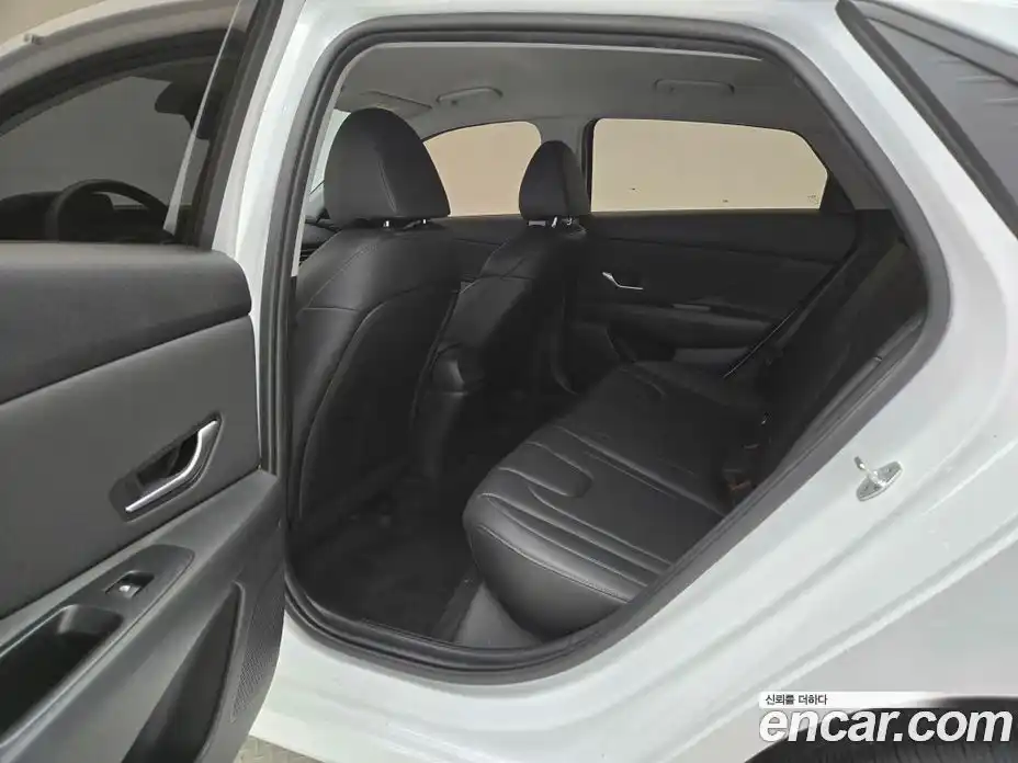 Hyundai Avante 2022 1.6 автомат (гидро), фото 10