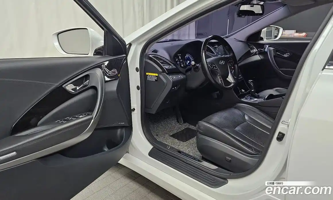 Hyundai Grandeur 2016 2.4 автомат (гидро), фото 13