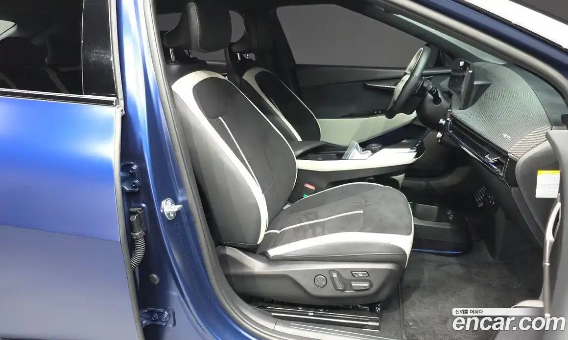 Kia EV6 2024 0.1 автомат (гидро), фото 17