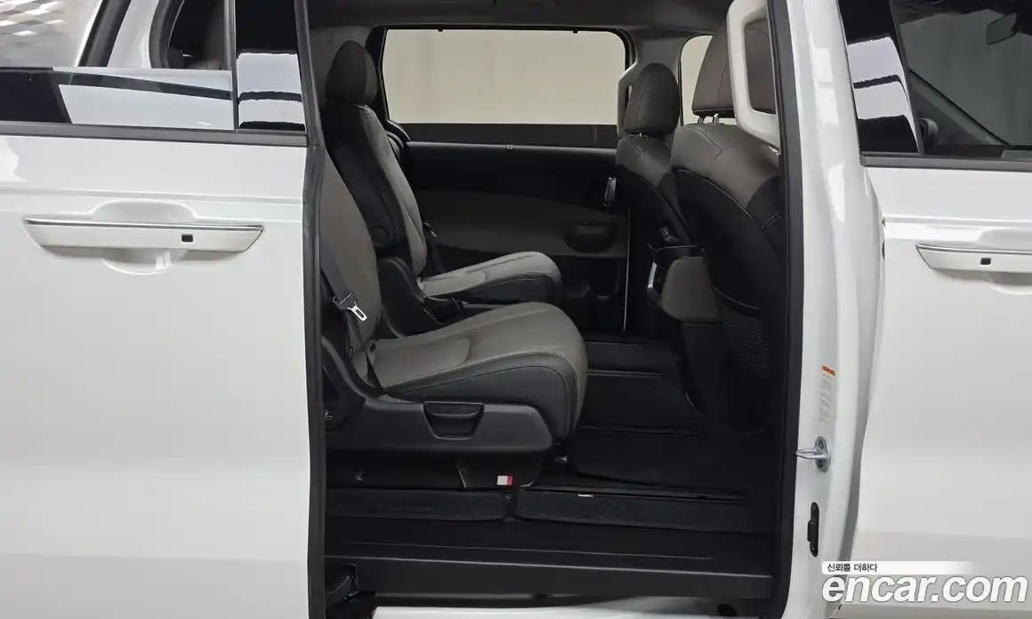 Kia Carnival 2025 2.2 автомат (гидро), фото 17