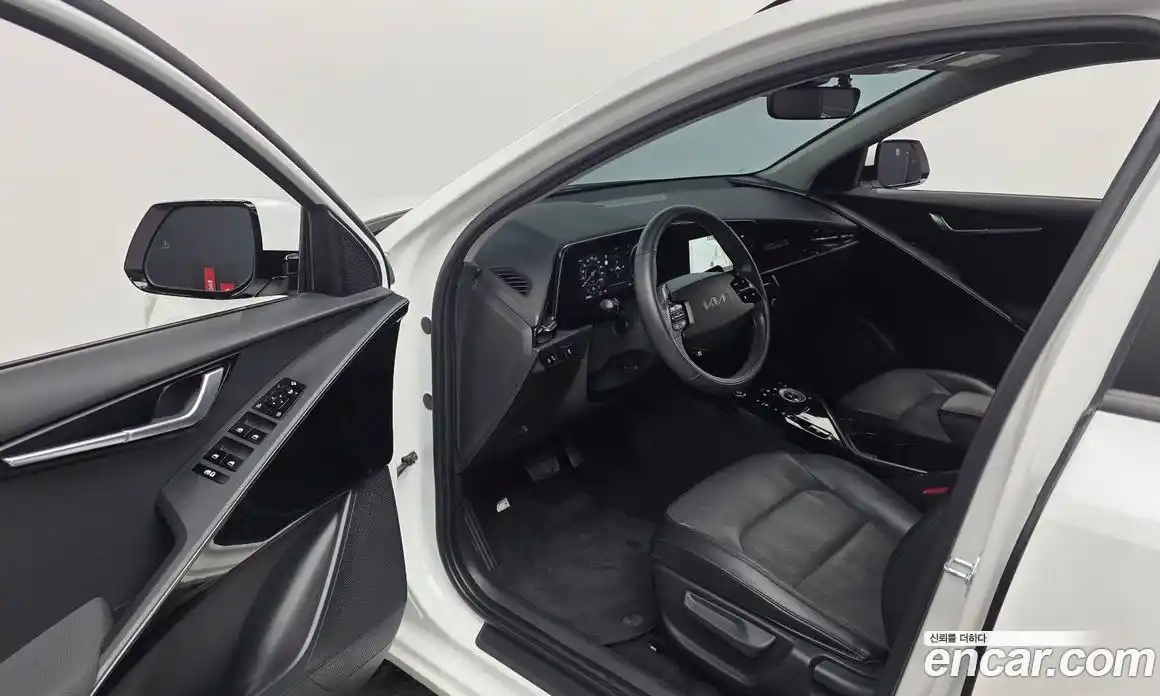 Kia Niro 2023 0.2 автомат (гидро), фото 13