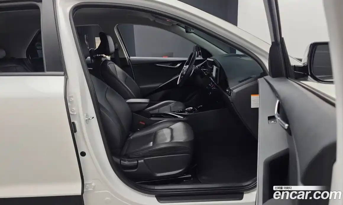 Kia Niro 2023 0.2 автомат (гидро), фото 16