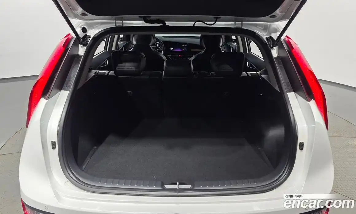 Kia Niro 2023 0.2 автомат (гидро), фото 22