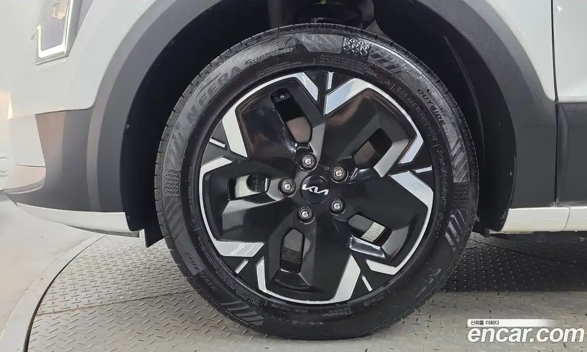 Kia Niro 2023 0.2 автомат (гидро), фото 5