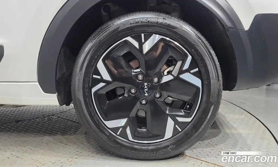 Kia Niro 2023 0.2 автомат (гидро), фото 7