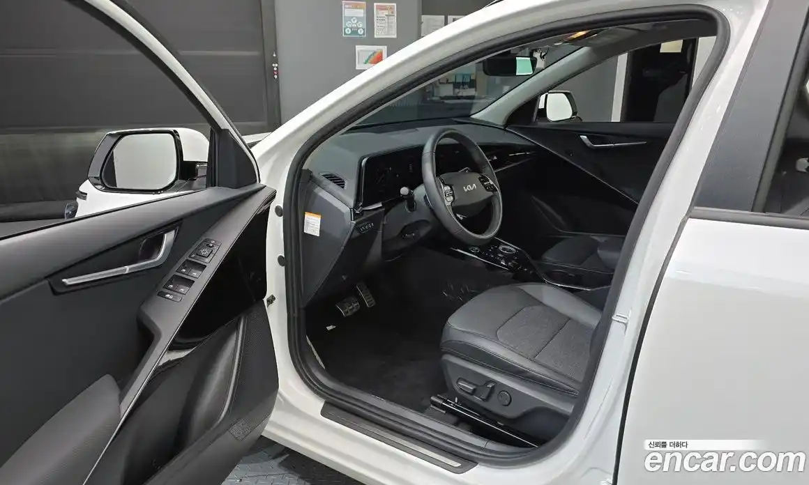 Kia Niro 2022 1.6 автомат (гидро), фото 13