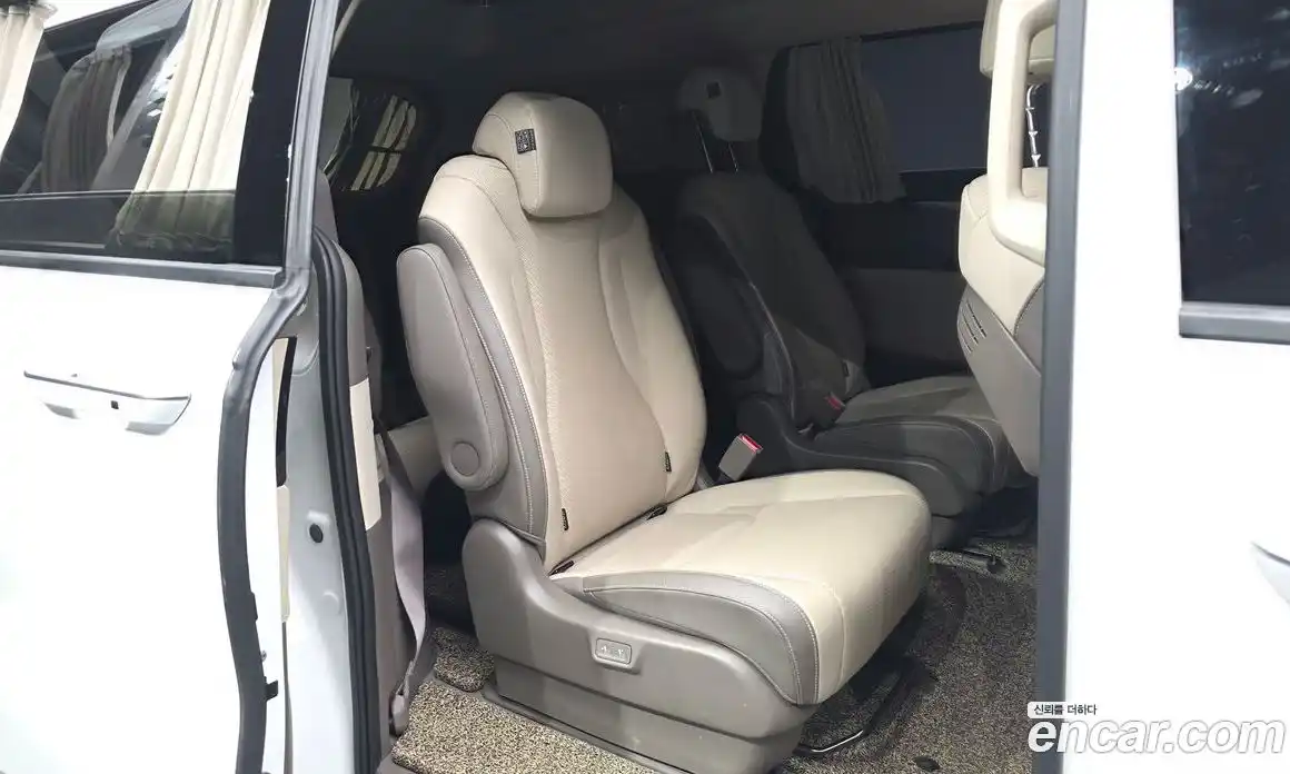 Kia Carnival 2023 3.5 автомат (гидро), фото 12