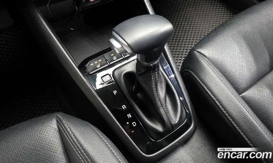 Kia Stonic 2019 1.4 автомат (гидро), фото 12