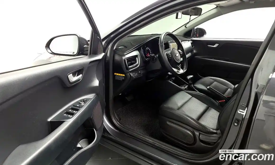 Kia Stonic 2019 1.4 автомат (гидро), фото 13