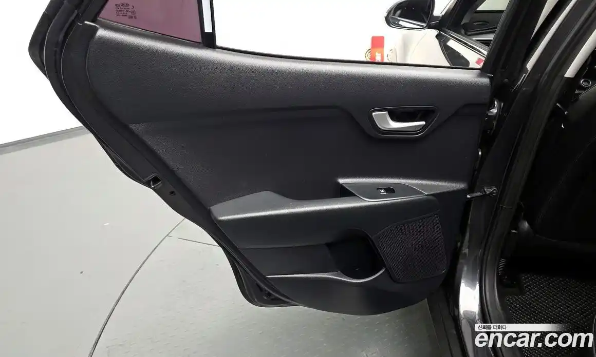 Kia Stonic 2019 1.4 автомат (гидро), фото 14