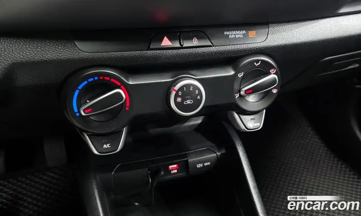 Kia Stonic 2019 1.4 автомат (гидро), фото 24