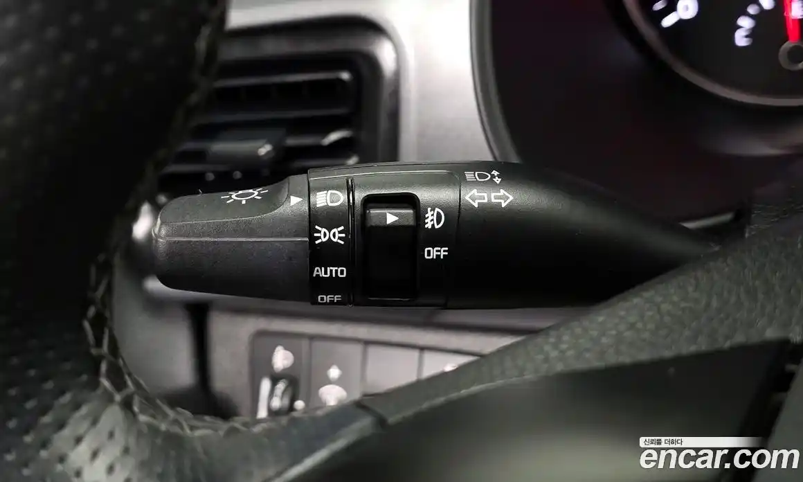 Kia Stonic 2019 1.4 автомат (гидро), фото 28