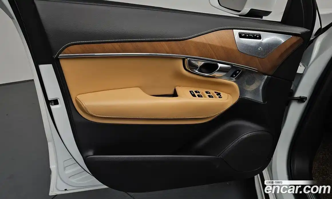 Volvo XC90 2018 2.0 автомат (гидро), фото 13
