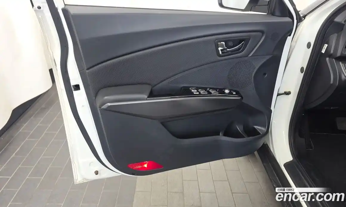 SsangYong TIBOLI 2017 1.6 автомат (гидро), фото 14