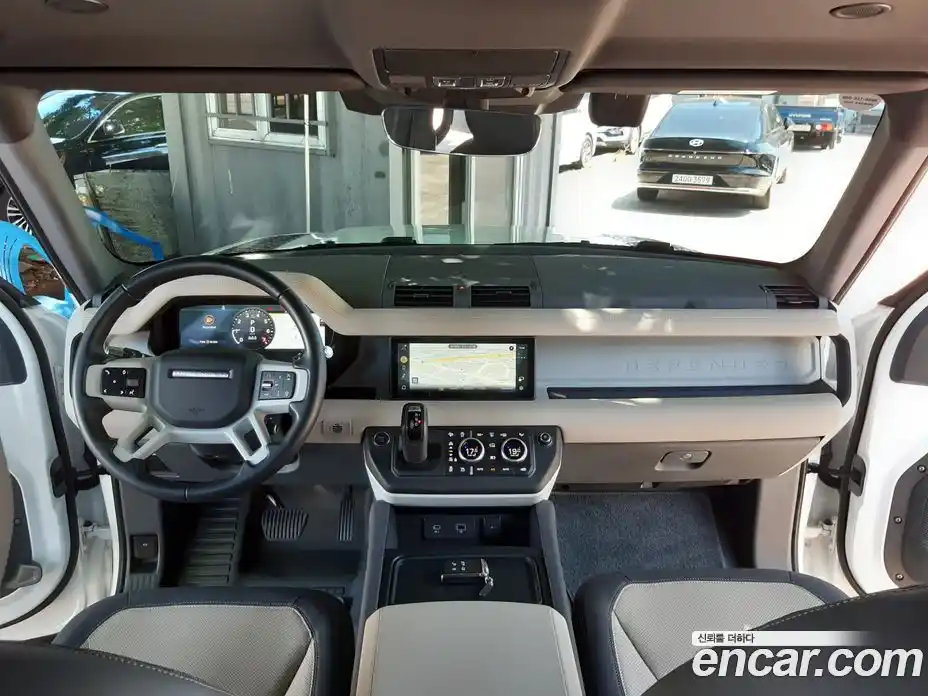 Land Rover Defender 2021 2.0 автомат (гидро), фото 7