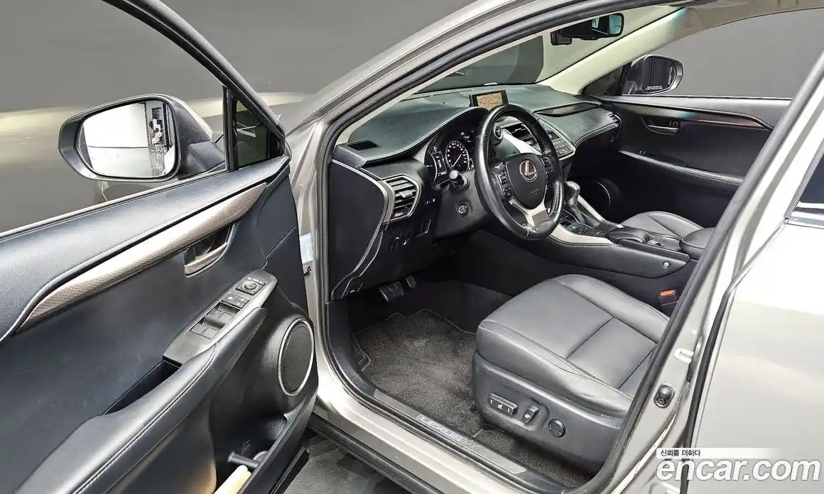 Lexus NX 2016 2.5 автомат (гидро), фото 12 Lexus NX 2016 2.5 автомат (гидро), фото 12
