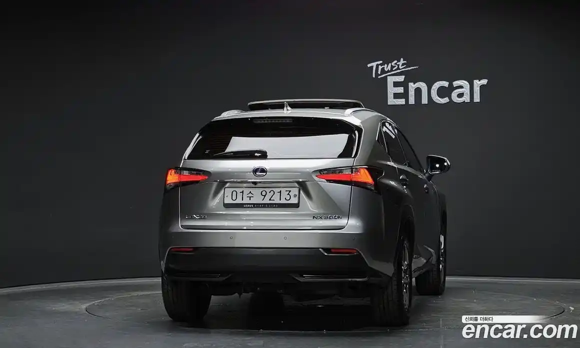 Lexus NX 2016 2.5 автомат (гидро), фото 4 Lexus NX 2016 2.5 автомат (гидро), фото 4