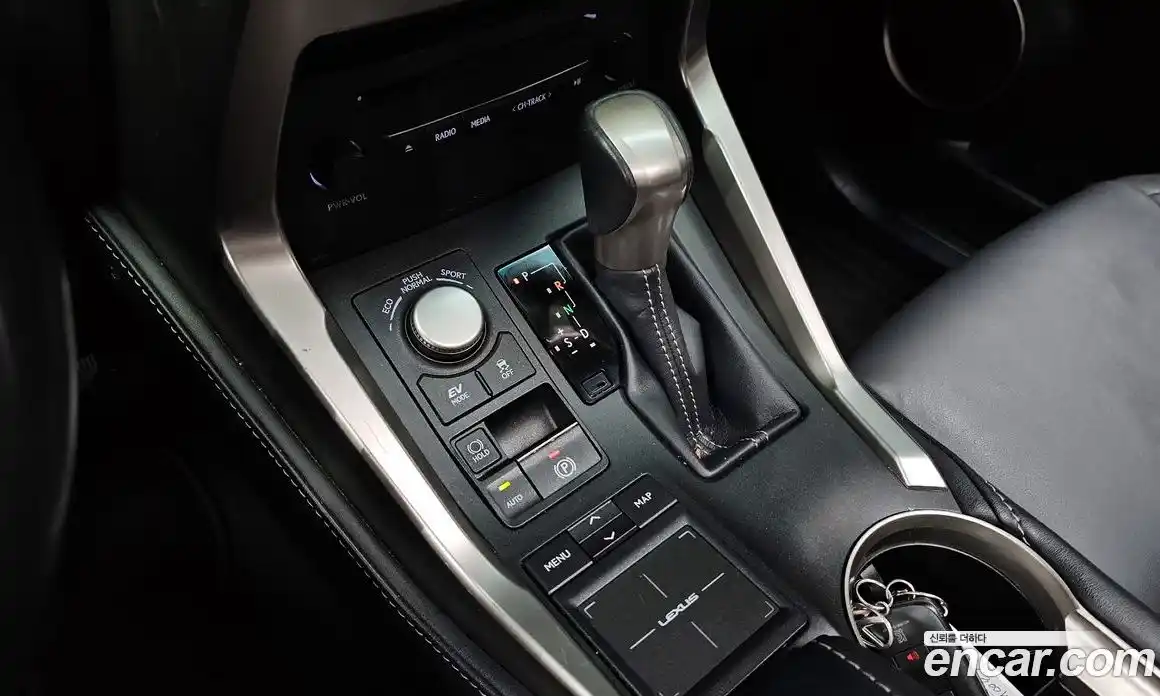 Lexus NX 2016 2.5 автомат (гидро), фото 9 Lexus NX 2016 2.5 автомат (гидро), фото 9