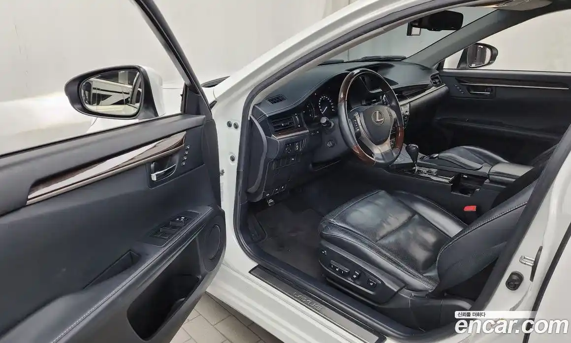 Lexus ES 2012 2.5 автомат (гидро), фото 10 Lexus ES 2012 2.5 автомат (гидро), фото 10