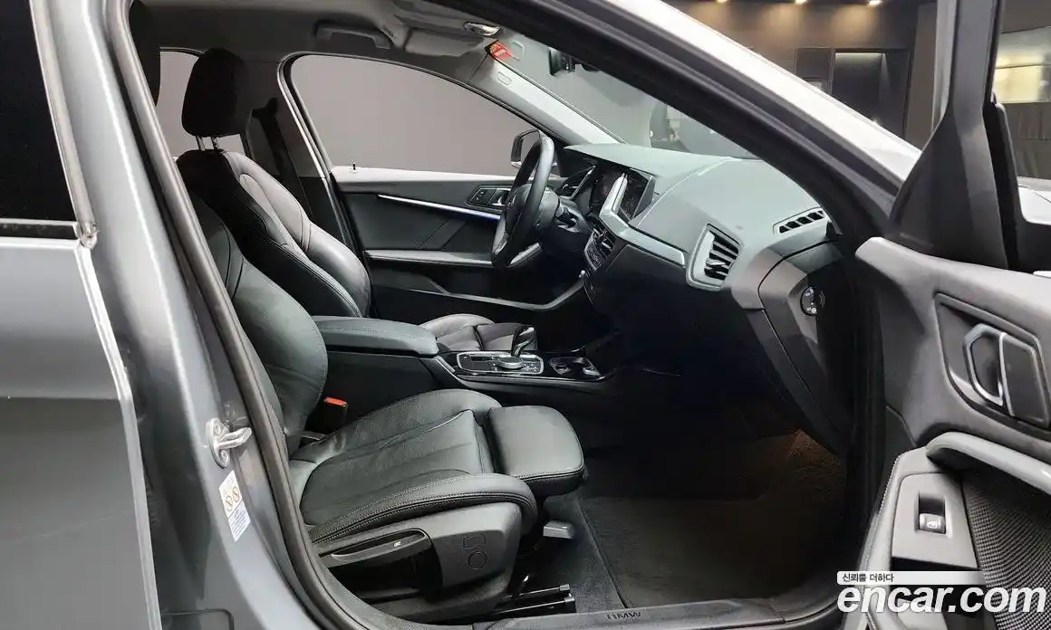 BMW 1 серия 2022 2.0 автомат (гидро), фото 16