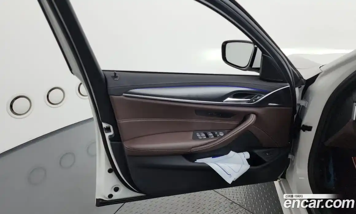 BMW 5 серия 2023 2.0 автомат (гидро), фото 14