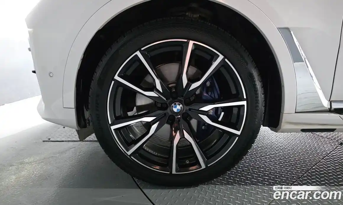 BMW X7 2021 3.0 автомат (гидро), фото 5
