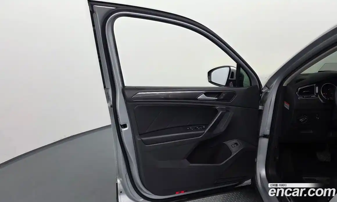 Volkswagen Tiguan 2020 2.0 автомат (гидро), фото 14