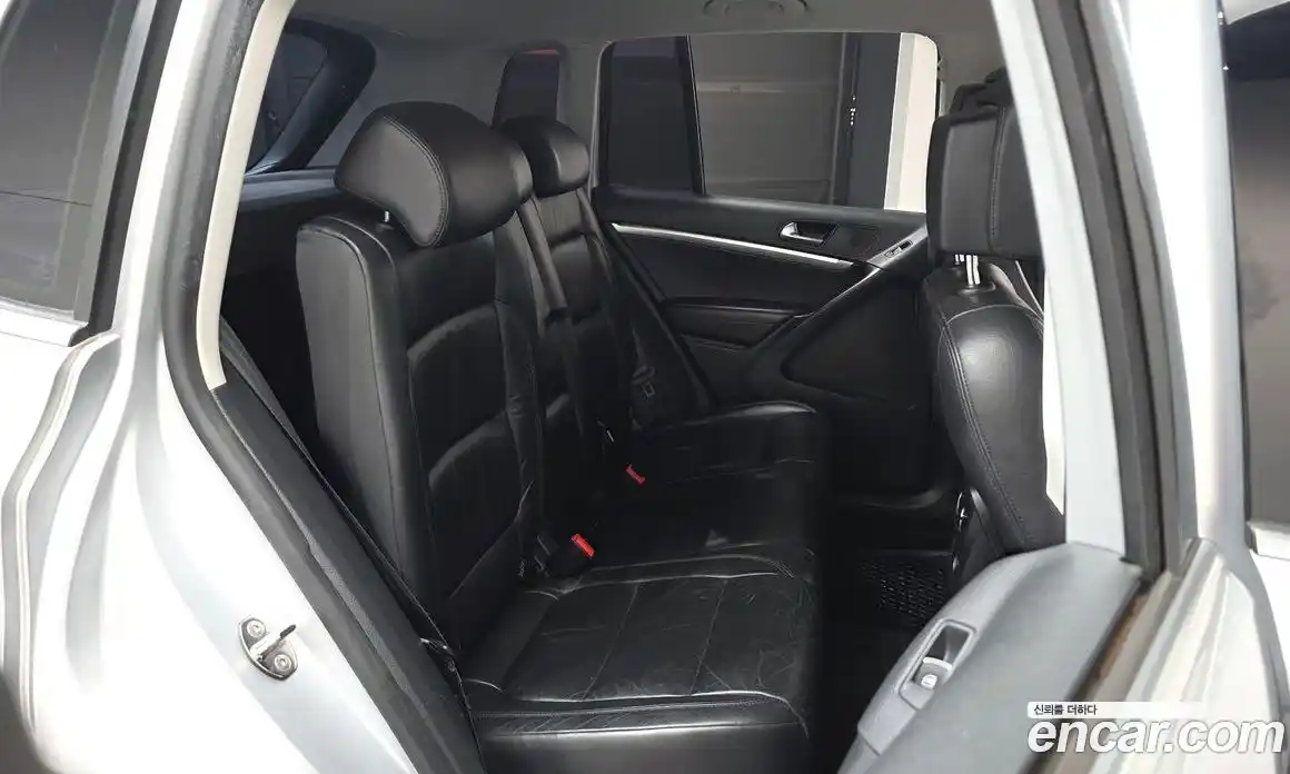 Volkswagen Tiguan 2012 2.0 автомат (гидро), фото 11
