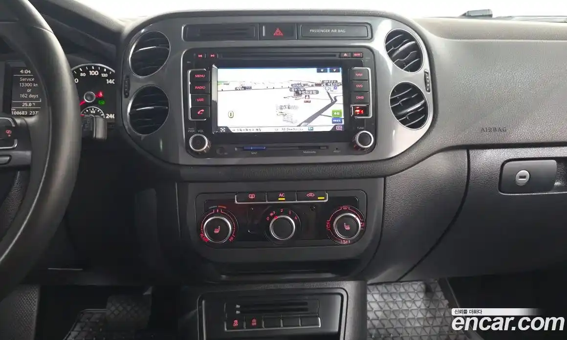 Volkswagen Tiguan 2012 2.0 автомат (гидро), фото 14