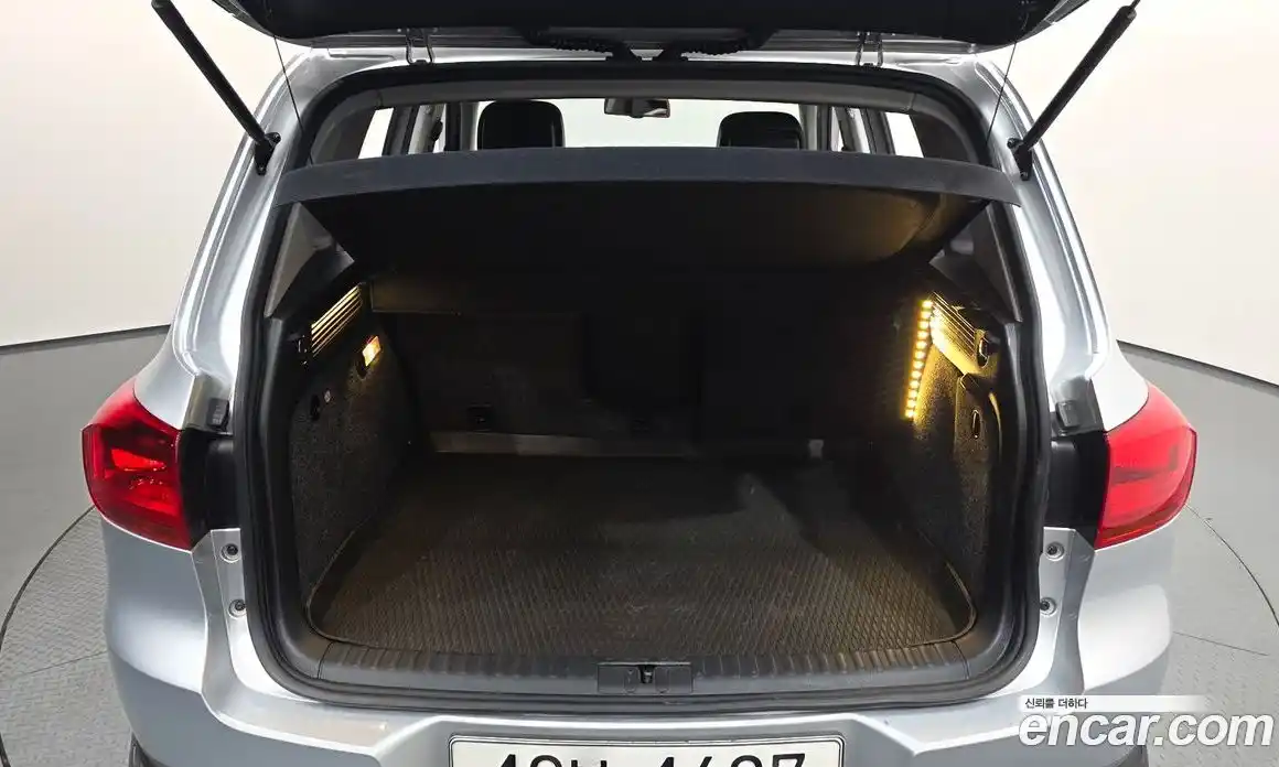 Volkswagen Tiguan 2012 2.0 автомат (гидро), фото 18