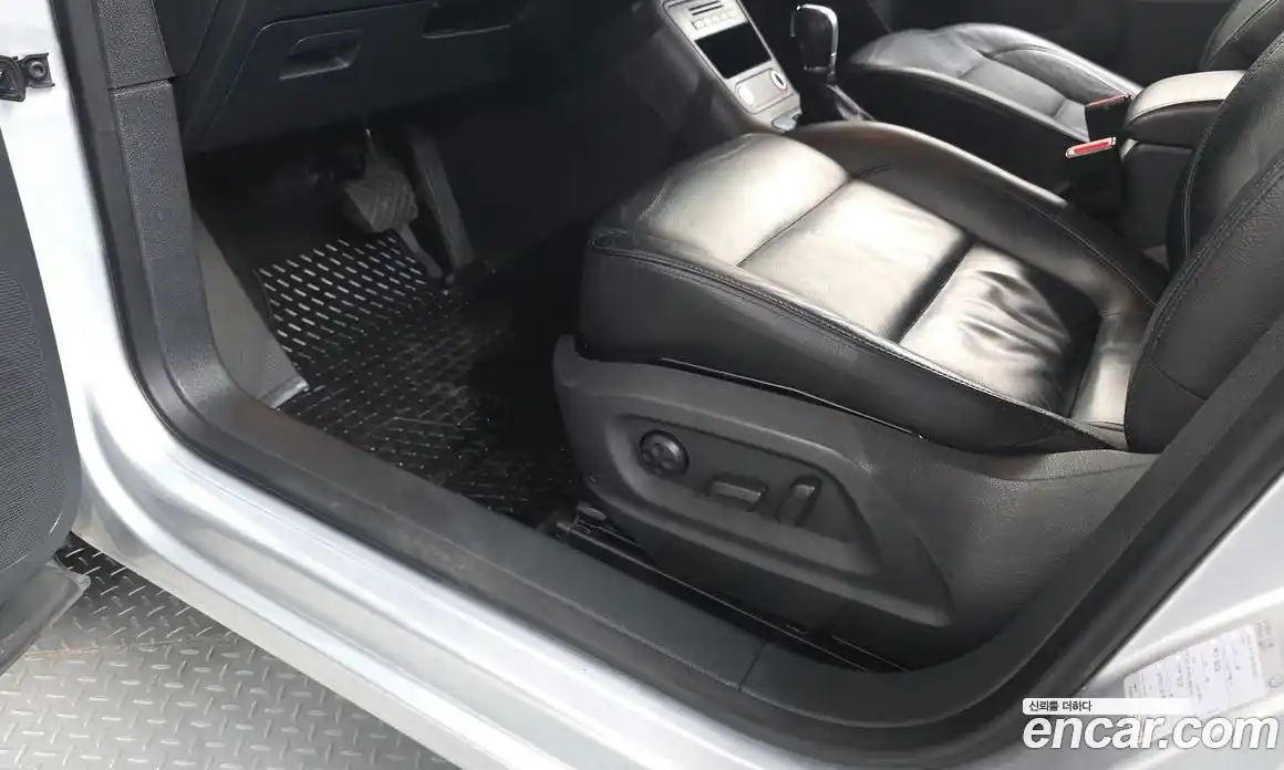 Volkswagen Tiguan 2012 2.0 автомат (гидро), фото 19
