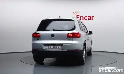 Volkswagen Tiguan 2012 2.0 автомат (гидро), миниатюра 4