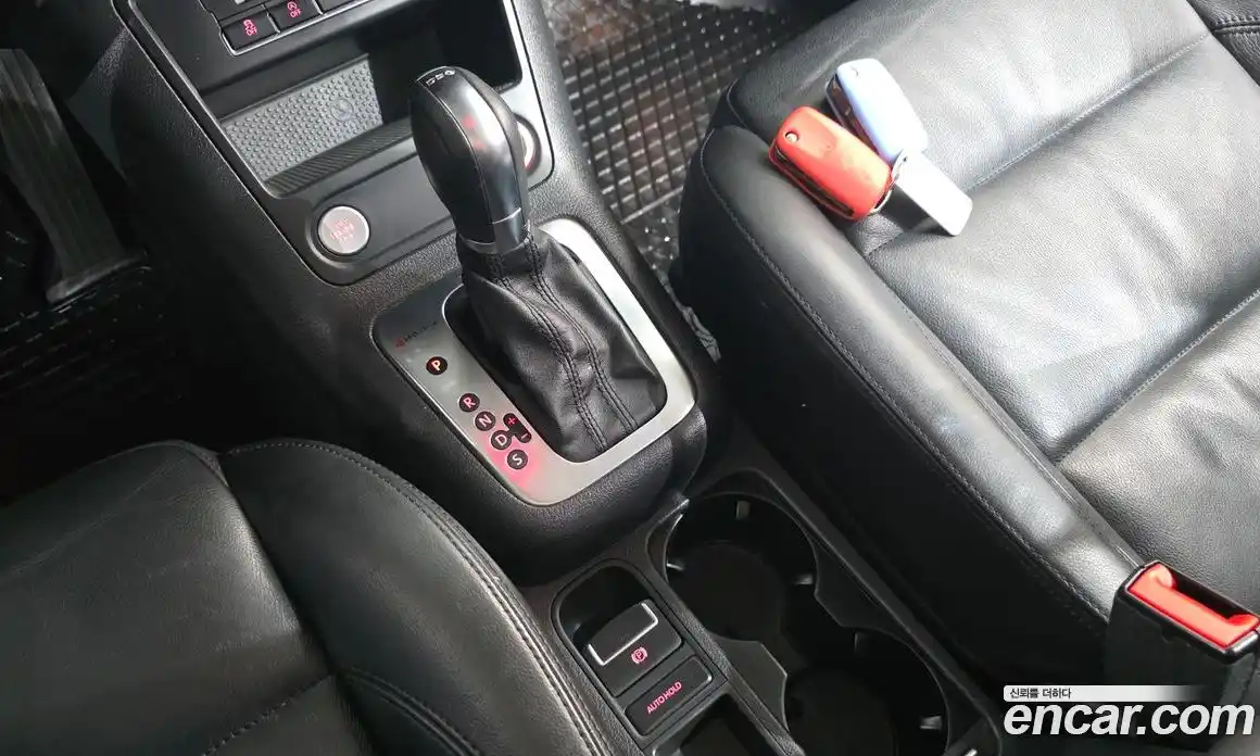 Volkswagen Tiguan 2012 2.0 автомат (гидро), фото 9