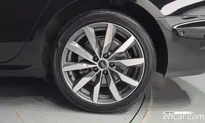 Audi A4 2023 2.0 автомат (гидро), миниатюра 6