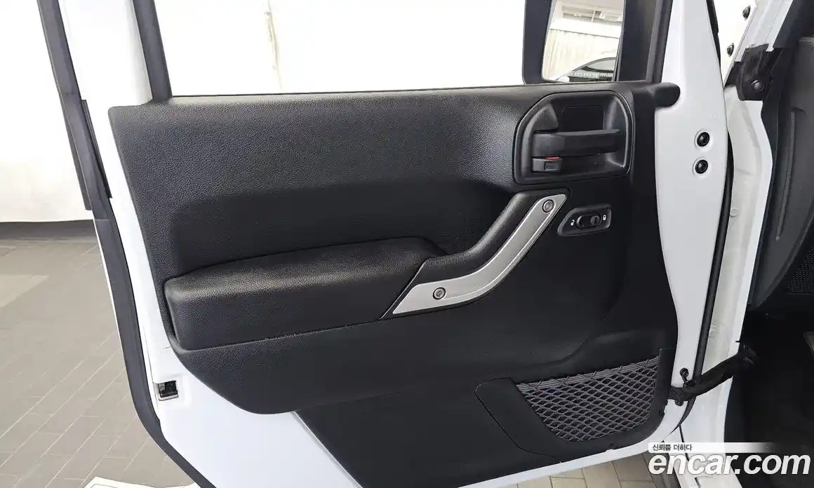 Jeep Wrangler 2017 3.6 автомат (гидро), фото 14