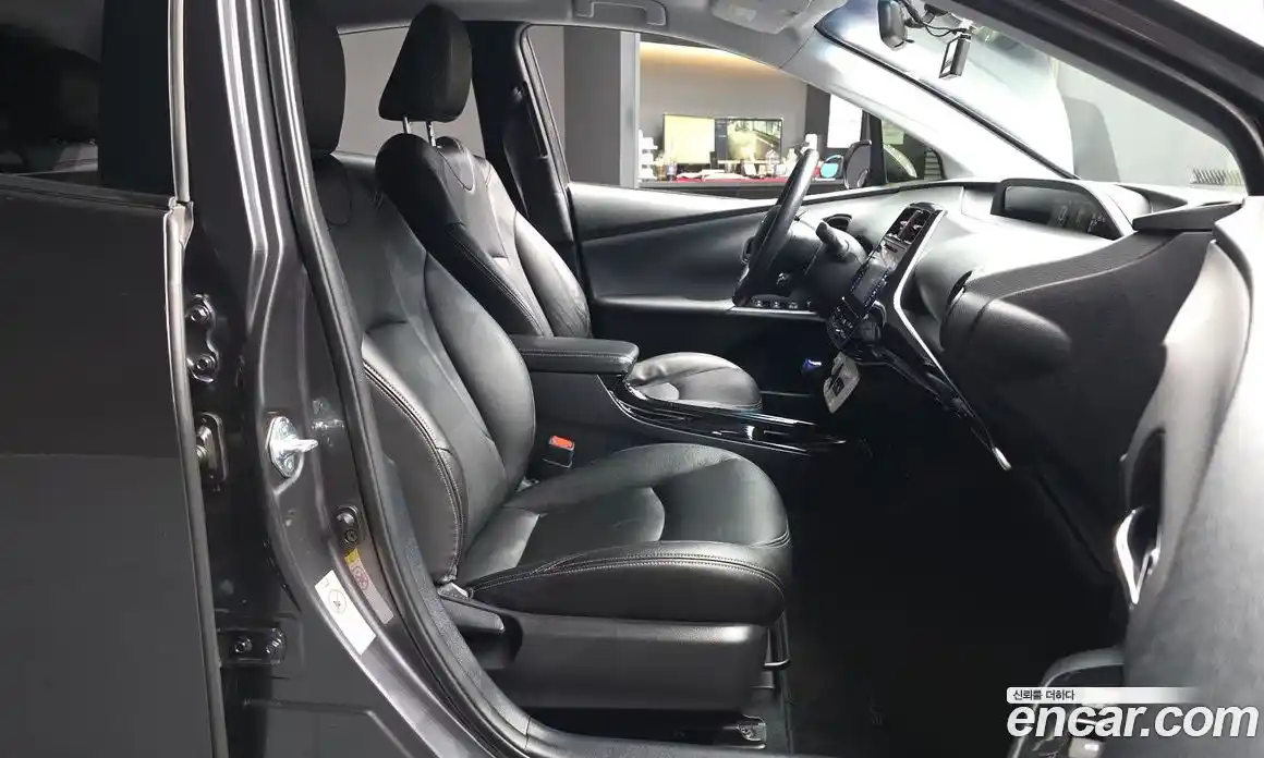 Toyota Prius 2018 1.8 автомат (гидро), фото 11 Toyota Prius 2018 1.8 автомат (гидро), фото 11