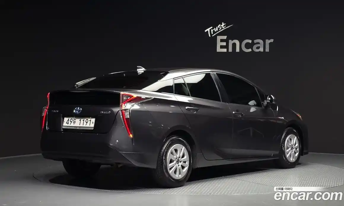 Toyota Prius 2018 1.8 автомат (гидро), фото 2 Toyota Prius 2018 1.8 автомат (гидро), фото 2
