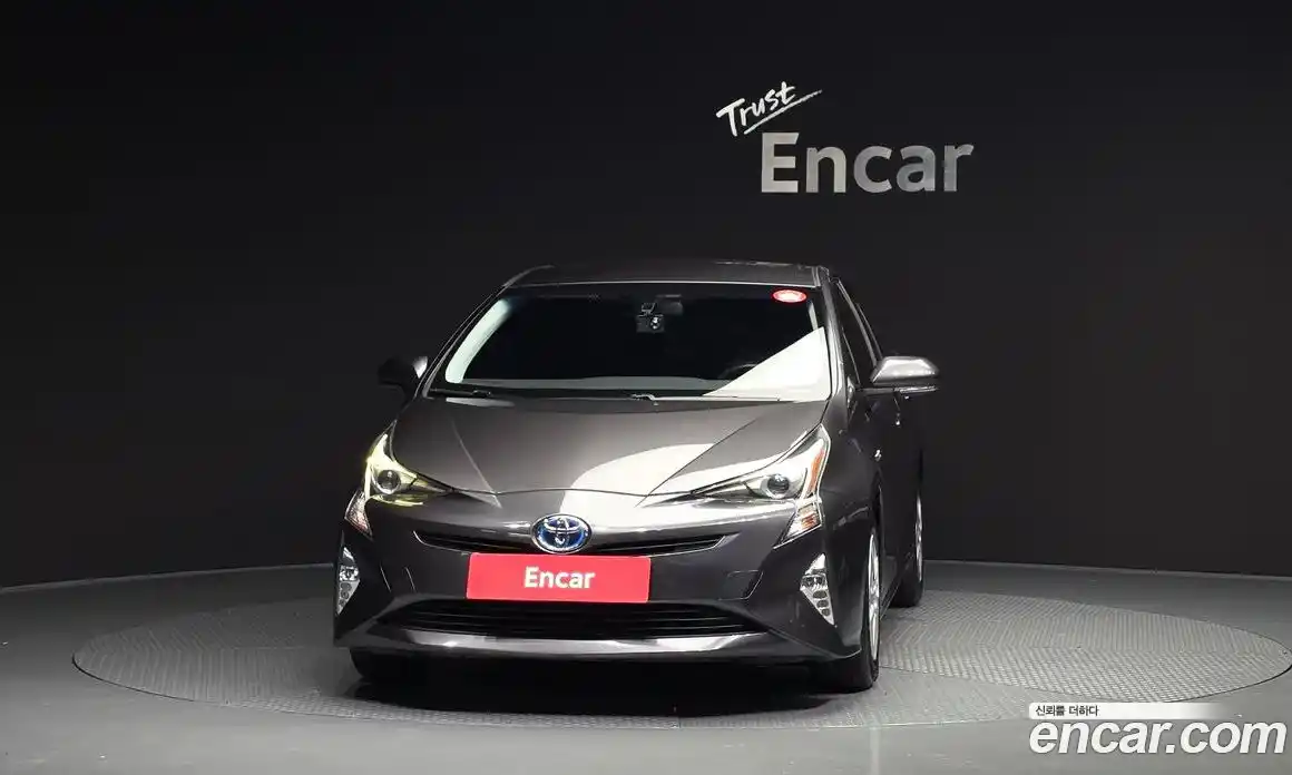 Toyota Prius 2018 1.8 автомат (гидро), фото 3 Toyota Prius 2018 1.8 автомат (гидро), фото 3