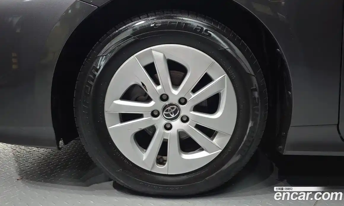 Toyota Prius 2018 1.8 автомат (гидро), фото 5 Toyota Prius 2018 1.8 автомат (гидро), фото 5