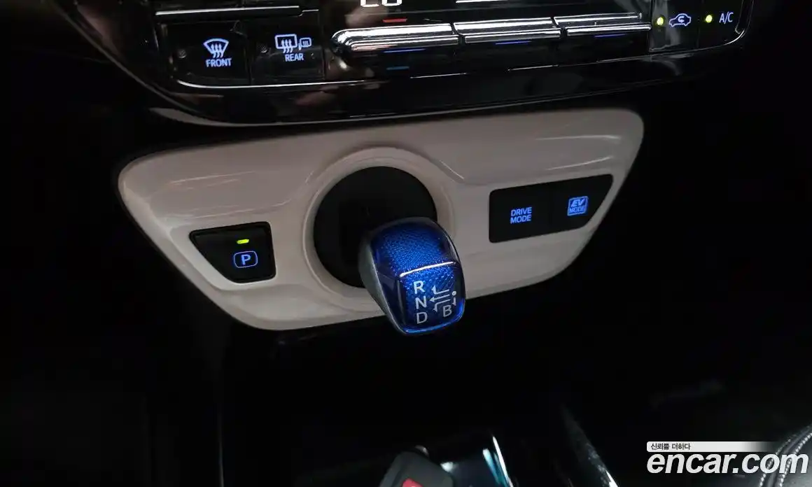 Toyota Prius 2018 1.8 автомат (гидро), фото 9 Toyota Prius 2018 1.8 автомат (гидро), фото 9