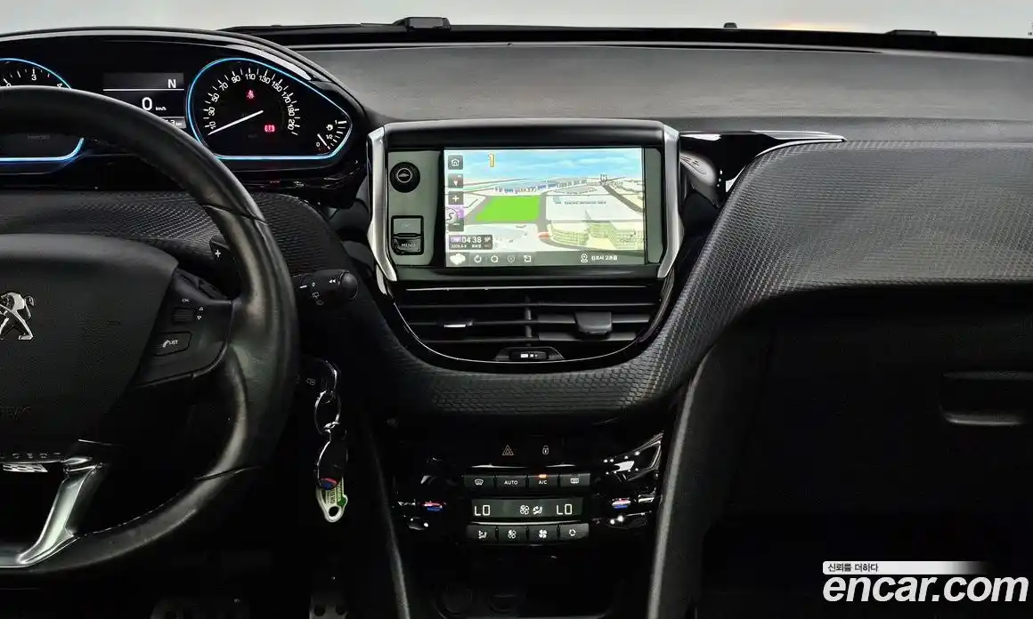 Peugeot 2008 2017 1.6 автомат (гидро), фото 16