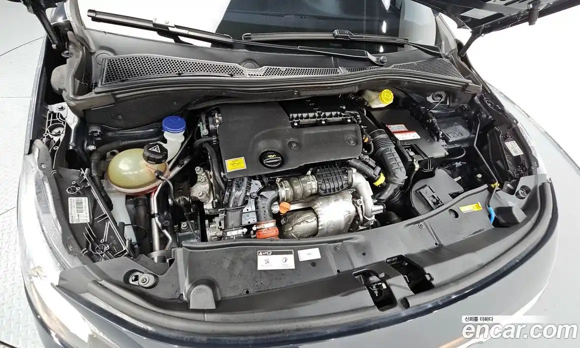 Peugeot 2008 2017 1.6 автомат (гидро), фото 6