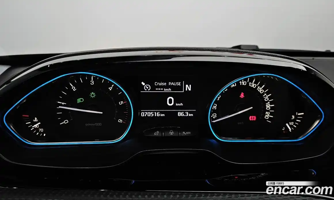 Peugeot 2008 2017 1.6 автомат (гидро), фото 8