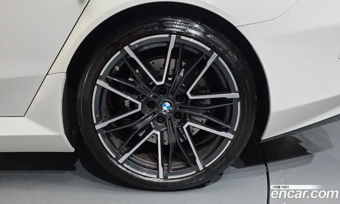 BMW M5 2025 4.4 автомат (гидро), фото 6