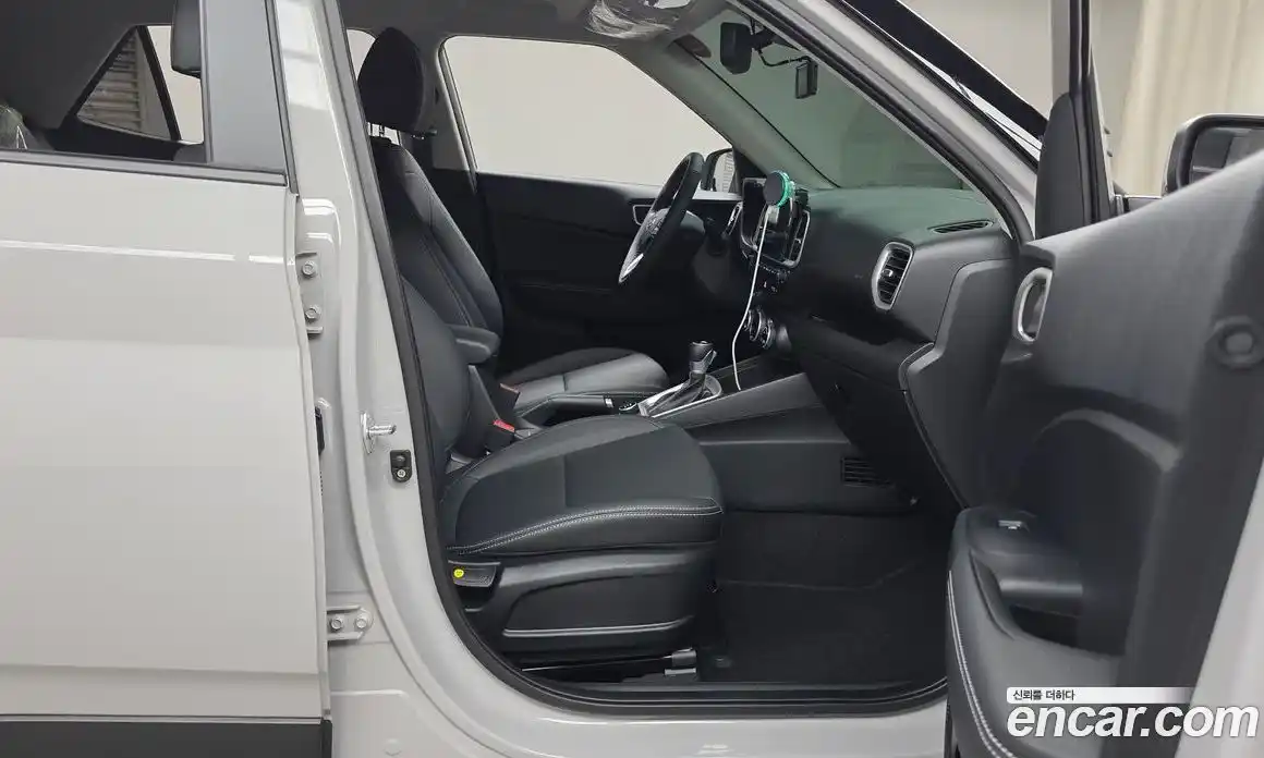 Hyundai Venue 2025 1.6 автомат (гидро), фото 16