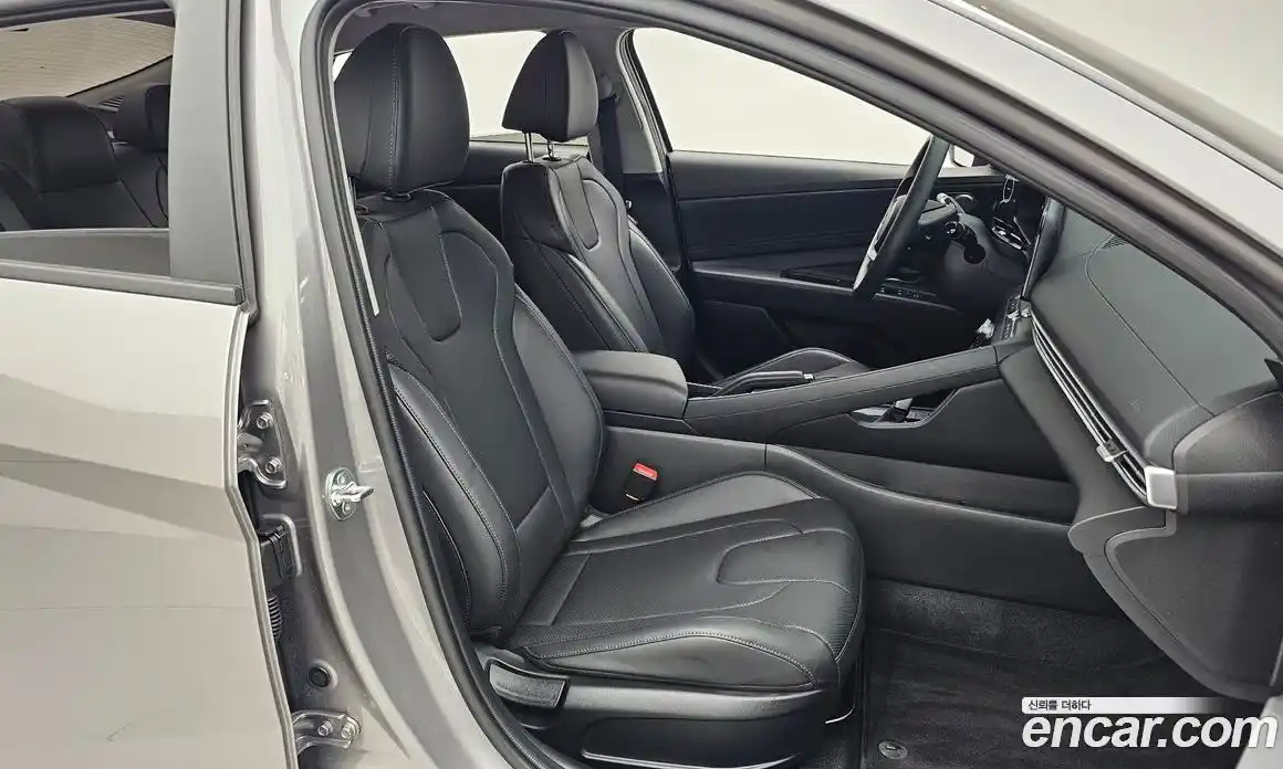 Hyundai Avante 2023 1.6 автомат (гидро), фото 11
